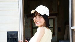 モデル・女優の関谷瑠紀、キュートな振り向きキャップ姿 ヤンマガWeb「NEXT推しガール！」