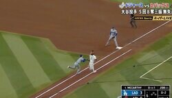 球場騒然！ 大谷翔平、打者と接触…“まさかの光景”「すげえな」予想外のリアクションが話題に「ただの聖人か」「人間性もMVP」