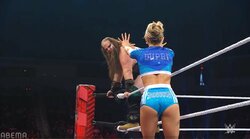 美女マネージャー「ねぇ、チョット待ってよ～」誘惑ダンスで日本人レスラーの“大金星”アシスト 仲間を救った捨て身の行動