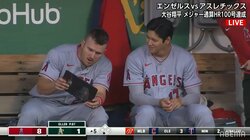 トラウト「やっぱ、お前すげぇな」大谷翔平「えへへっ笑」 メジャー通算100号直後のワンシーンにファン感激「MVPコンビ」「画になる二人」