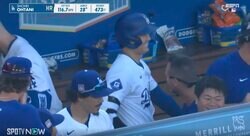 大谷翔平が大爆笑！ ベンチで一体、何が起きた…！？ 喜びすぎたチームメイトのリアクションが話題に「愛されすぎ」「めっちゃ嬉しそうw」