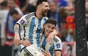 「ドラマよりドラマ」メッシの隣で躍動するアルゼンチン代表アルバレス、10年前に撮影された1枚の写真が話題に！「人生に台本はない」