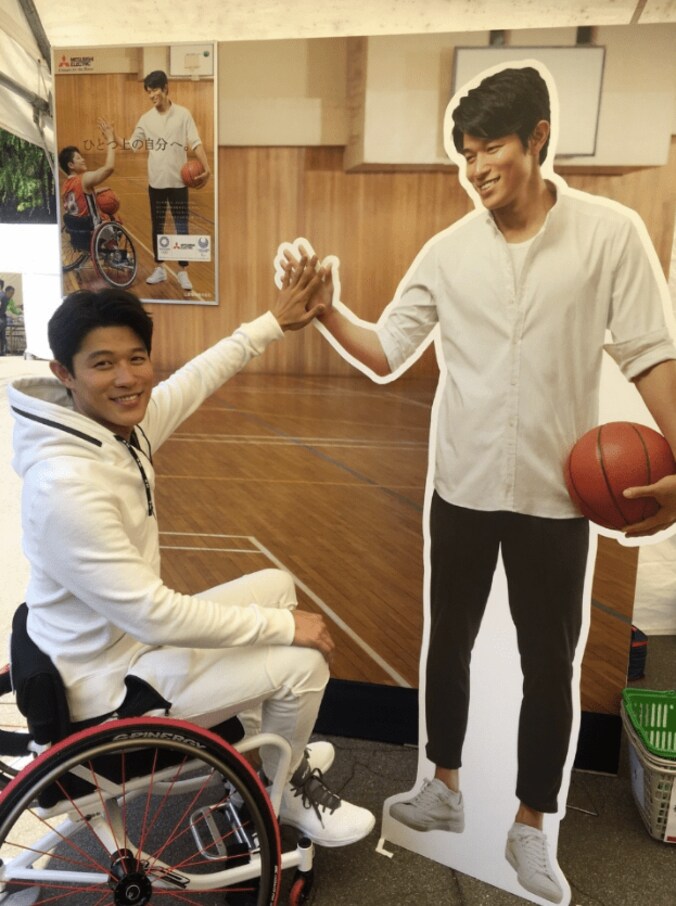 鈴木亮平、車椅子バスケに初挑戦　華麗なシュートを披露 1枚目