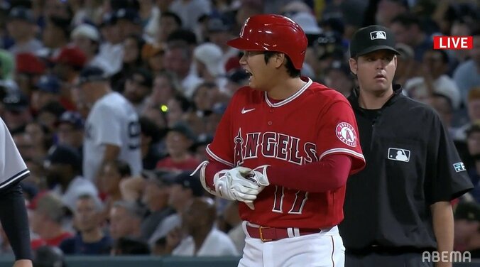 「痛ってー…」大谷翔平、ライト前ヒットも左手ビリビリで弱り顔 ファンは打球の速さに注目「根っこであの打球速度はやばい」 1枚目