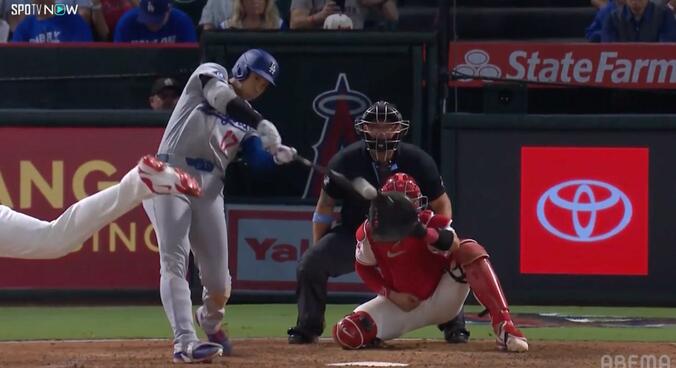 【写真・画像】「鳥肌立った…」大谷翔平、打った瞬間に確信の“仁王立ち”「神業」「主人公すぎる」驚愕の184キロ弾を放った瞬間　1枚目