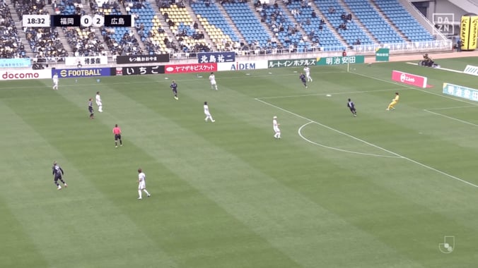 「何やってんの…」日本代表GK、痛恨の“プレゼントパス→失点”に唖然「どこに出したかったんだ…」「ミスが多い」ファン悲鳴 3枚目