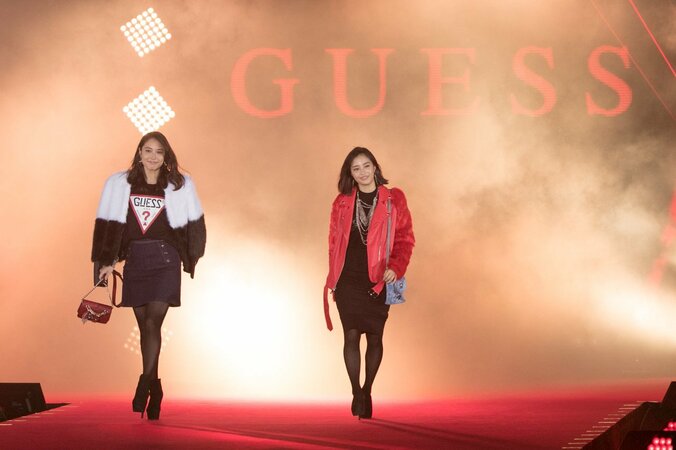 広瀬アリス＆すず姉妹の”イチャイチャ”に大歓声！ 初の幕張開催に3万1000人集結 -ガールズアワード2017A/W【画像集】 2枚目