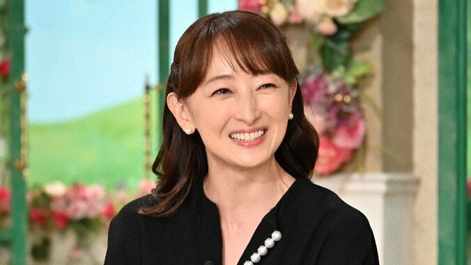 元宝塚伝説の娘役トップスター、オーストリア共和国から授与された豪華純金製の勲章「有功栄誉金賞」を披露 4枚目