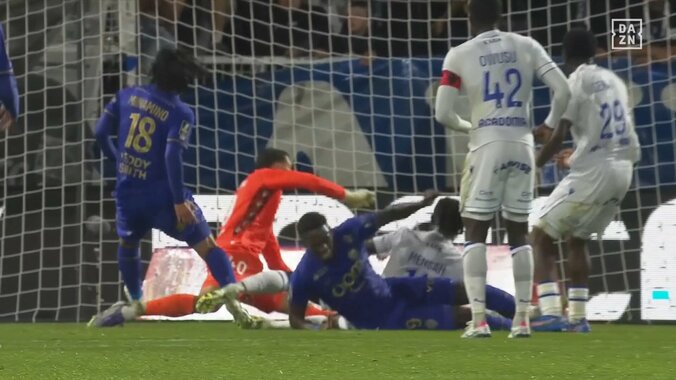 南野拓実、2試合連続弾にSNS沸騰「素晴らしい嗅覚」「これぞ南野！」圧巻の動き出し→フィニッシュの瞬間 3枚目