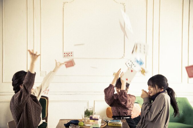 齋藤飛鳥、与田祐希、佐藤楓、山下美月、GRL新ビジュアルで雰囲気たっぷりな秋冬の装いに 8枚目