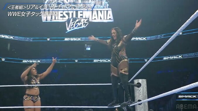 観客を煽るナイア