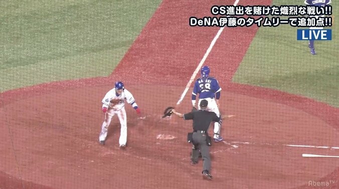 雨中のWヘッドスライディング！横浜DeNA石川＆伊藤が魂と気迫の共演 2枚目