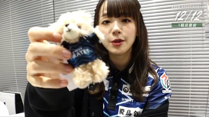 かわいいクマぬいぐるみに超ご機嫌になる瑞原明奈