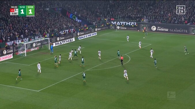 「絶品」「上手すぎる」日本代表DF、劇的決勝点を呼び込んだ圧巻ワンタッチクロスに脚光 3枚目