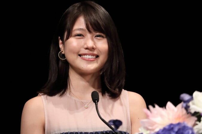 有村架純、“マトリョーシカ”のように丸まった上目遣いショットにファン悶絶「激かわ」 1枚目