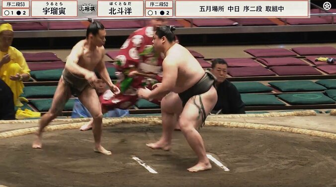 62キロの超軽量力士、立ち合いで“謎”の動き「何か狙ってた?」「衝撃光景」ファン困惑 4枚目