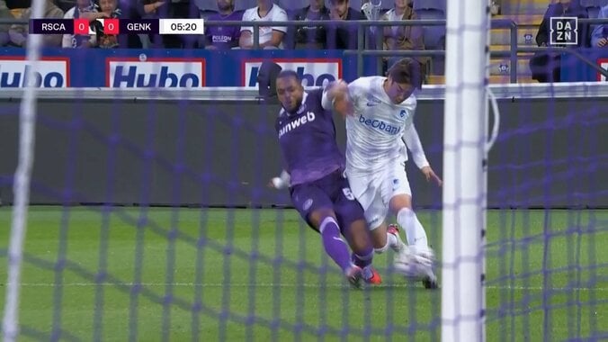 「惚れ惚れする」伊東純也が左サイドを爆走！「流石チャンスメイカー」華麗なボールタッチで相手を抜き去った瞬間 5枚目