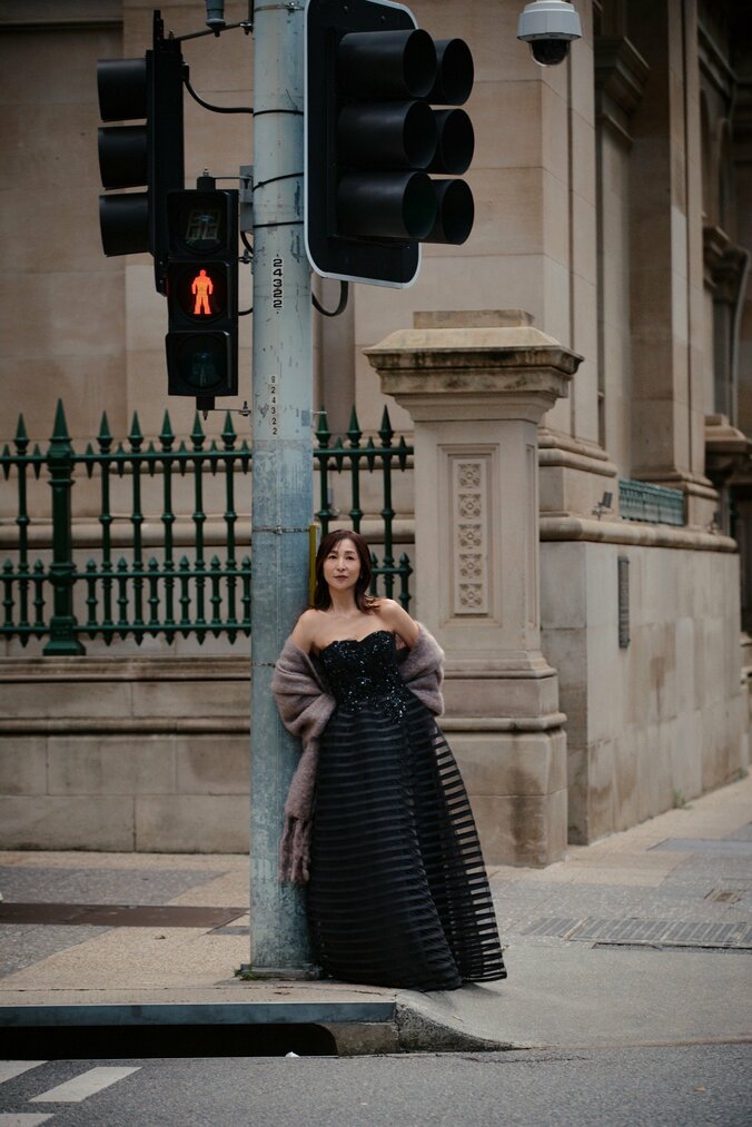 “永遠のグラビアクイーン”かとうれいこが27年ぶり写真集『AROUND』発売へ 約30年ぶりの水着姿も 3枚目