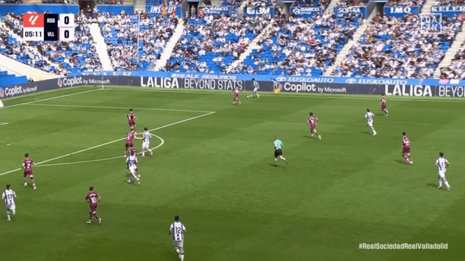 驚愕！ 久保建英の“神トラップ”が「うっま」「美しい」「何そのタッチ…」25mロングパスを左足アウトサイドで完璧コントロール→ラ・リーガ公式も即紹介 3枚目