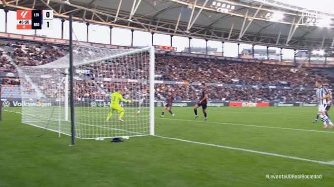 久保建英、プロキャリア初のヘディングゴール！クラブレベルでは45点目で自身初 大ジャンプから相手GKを欺くゴラッソ 4枚目