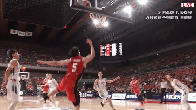 「めちゃくちゃ速い」河村勇輝が吠えた！“電光石火ドライブ”の3点プレーに「無双やん」「押し負けない」【バスケ日韓戦】 5枚目