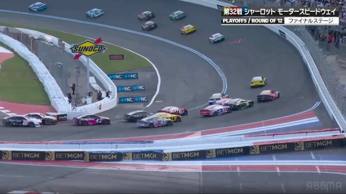 レース中に「喧嘩してる」 ぶつけられた車へ幅寄せ→“報復” 目を疑う光景に「てめえ何やってるんだよ的」と驚きの声 4枚目