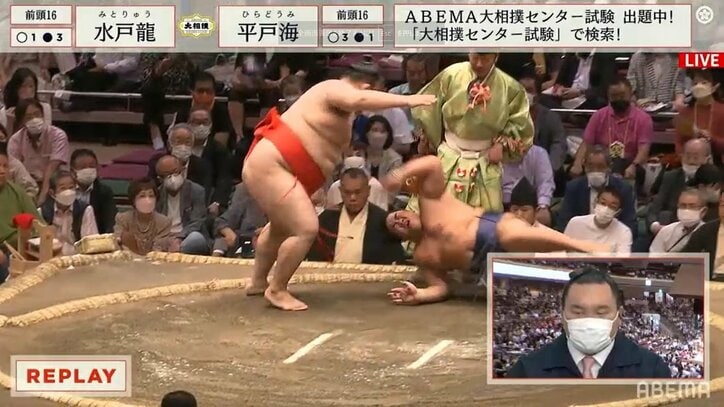 「痛い！」「行司被弾」転がる力士の“裏拳”が行司の大事な部分を直撃 元白鵬も思わず苦笑い