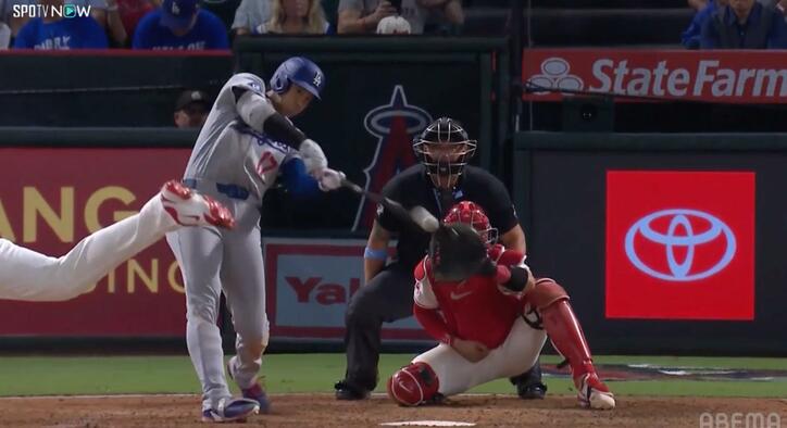 【写真・画像】「鳥肌立った…」大谷翔平、打った瞬間に確信の“仁王立ち”「神業」「主人公すぎる」驚愕の184キロ弾を放った瞬間　1枚目