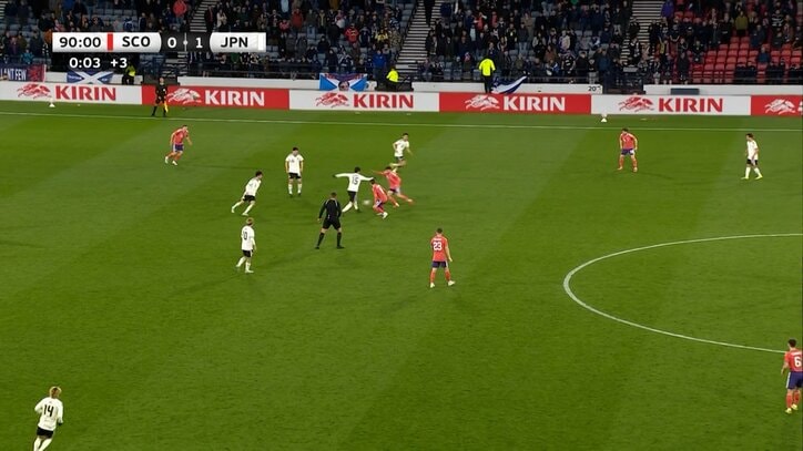 高速ダブルタッチで突破する鎌田大地