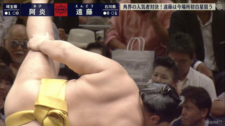 “美麗四股力士”対決は後輩・阿炎に軍配 遠藤を圧倒の突き出し