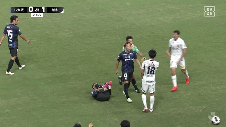 【映像】小競り合いに駆けつけ突き倒した瞬間