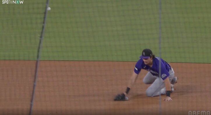 【写真・画像】球場騒然！ 大谷翔平、爆速打で“想定外のハプニング”「怖すぎ…」相手野手のグラブを弾き飛ばす一撃「捕れる選手いないだろ」　1枚目