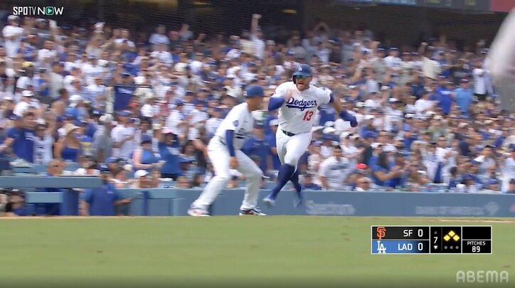 【写真・画像】ド軍マンシーが“大激走” 巨体揺らし三塁蹴って決死の生還、98kgの“意外な”全力疾走に「興奮する」「よく走った！」球場も大歓声　1枚目