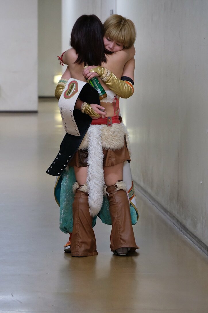 坂崎ユカ、涙の王座奪取…女子プロレス界屈指の“ハイフライヤー”ぶり発揮で中島翔子とのライバル対決を制す