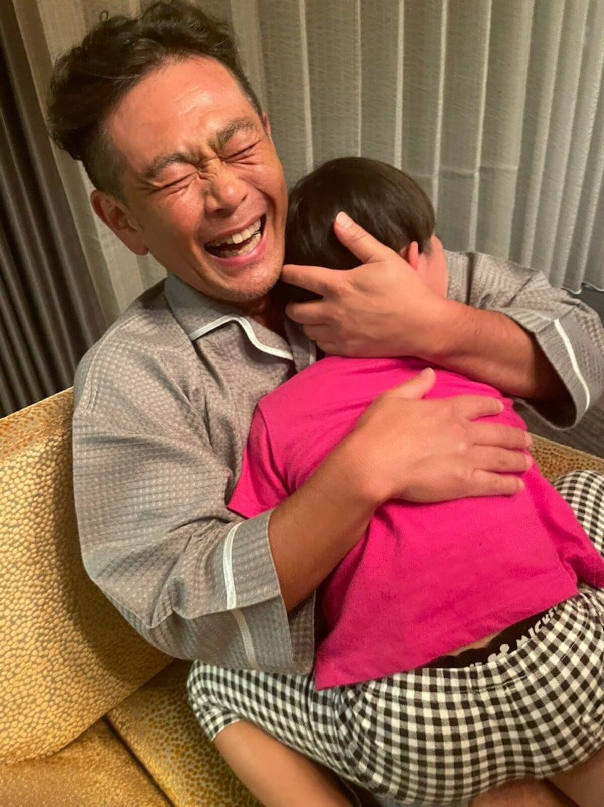 ココリコ 遠藤の妻 夫が号泣する長男を見て爆笑 私も泣いた 話題 Abema Times