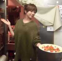 比嘉愛未、川で見事な“シェー”披露　お茶目な姿に「可愛すぎ」の声