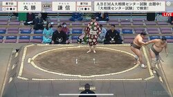 土俵外に落下しそうな対戦相手に咄嗟に手を差し伸べて……力士の紳士的な振る舞いにほっこり「良い奴」「やさしい」