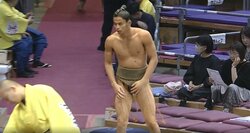 顔立ちも“バキバキ”ボディも…細マッチョ力士（複数カット）