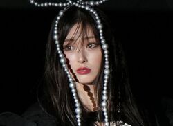 身長175センチ・ゆうちゃみ、圧倒的スタイルに絶賛の声！ “レベチすぎる”独創的ドレスでクールに闊歩