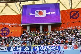 「彼らは寛容だ」ドイツ戦の前に“異文化交流”を楽しむ日本人サポが話題！ 海外ファンから感心の声「これこそW杯の醍醐味」【W杯】