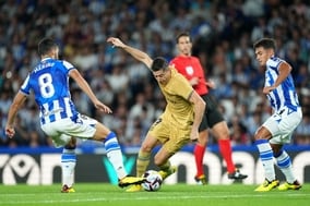 レヴァンドフスキが“バースデー弾”2発！　バルサ、久保先発のソシエダを下して今季初勝利