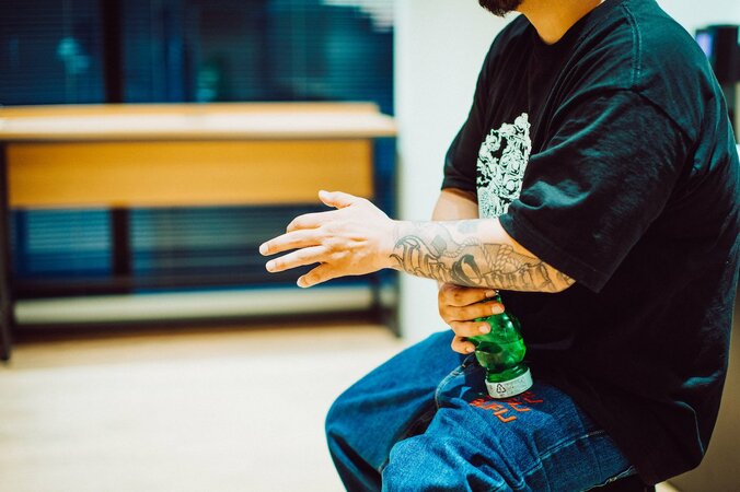 D.D.S「同じモチベーションの人間が同じようにや ったら(リモートでも)絶対に悪いものはできない」と断言する渾身の新作アルバムについて明かす！ 5枚目