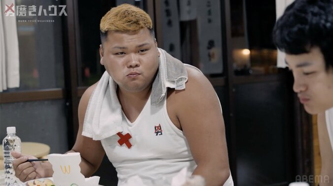 【写真・画像】115kg24歳メンバー、食事制限中に“6000kcalフード”を隣で食べられ「エグいな…」　1枚目