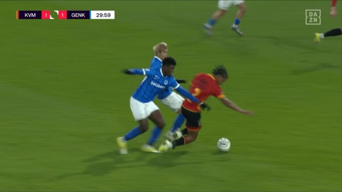 人違い警告…？伊東純也への“疑惑ジャッジ”にファン不満「意味わからん」「なんでやねん」本人も困惑顔「えっ、俺？」 3枚目