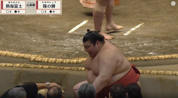 【写真・画像】「ずっと待っていたのに」大相撲、電車遅延でまさか…「遅れて来て」「行司は変わらないのか」異例の取組に注目 1枚目