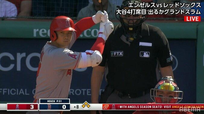 大谷翔平に相次いだ“珍事”に「色々面白いw」「何か落ちた」ファン注目 自らの番号が“ポロリ”に反響も 1枚目