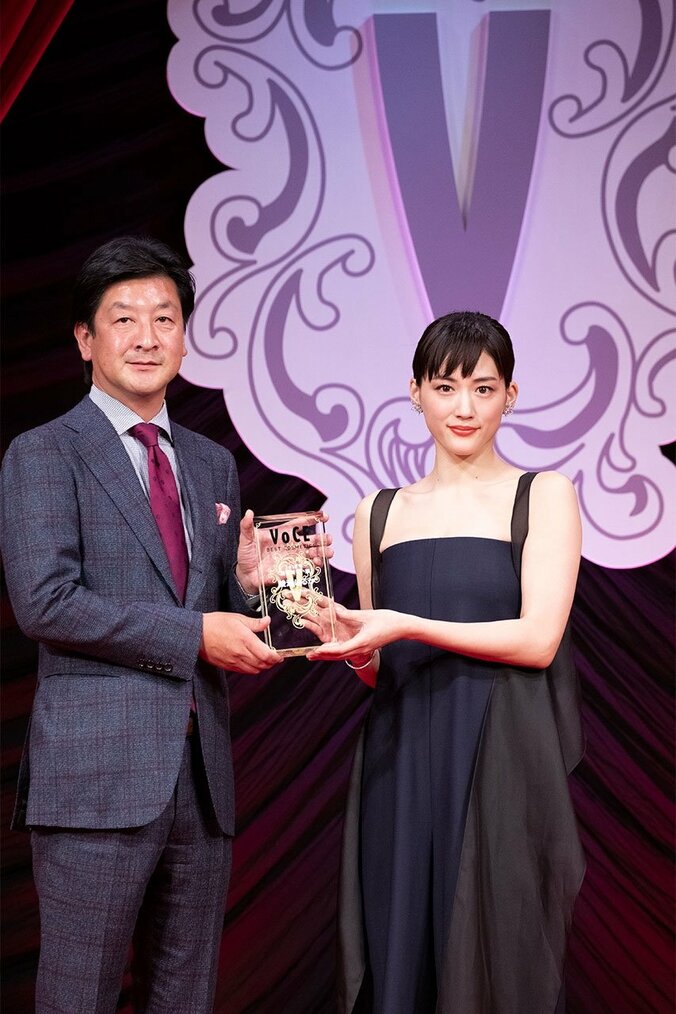 綾瀬はるか、クリスマスを男性と過ごすなら「お兄さんタイプ」が希望 4枚目