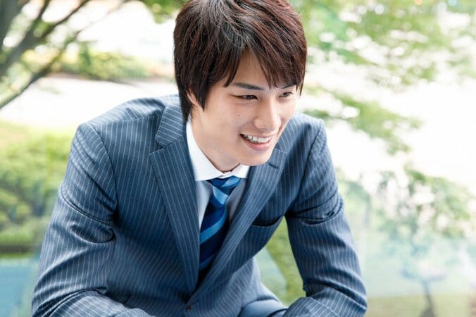 『あなそれ』鈴木伸之インタビュー「涼太のワインのシーンには笑いました」 5枚目