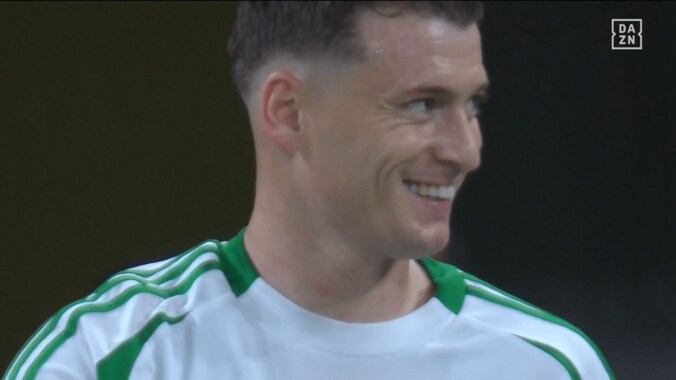 「笑ってんじゃねえよ！」日本人ファン激昂…川崎DFの喉にボール直撃→アル・アハリDFが“不敵なニヤニヤ”「腹立つわ」「へへみたいな顔が…」【ACLE決勝】 2枚目