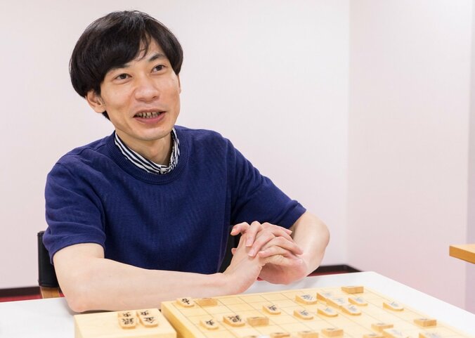 将棋好き芸人・インパルス板倉、羽生善治竜王の優しさ語る「僕の心の玉は取られたまま」 1枚目